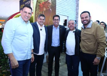 Deputados prestigiam cerimonia de abertura da Feira dos Municípios