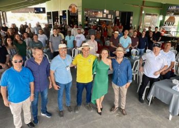 Prefeito Tiago Rocha recebeu vice governador Ricardo Ferraço em almoço após caminhada na Feira da Cooabriel