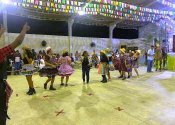 Animação total no Arraiá do Grupo Alegria em Jaguaré