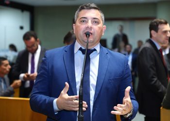 Lei estabelece medidas para garantir segurança de educadores