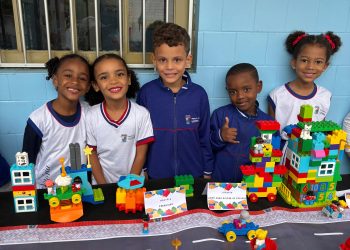 Com uso de LEGO, crianças recriam tradicional espaço de Vitória