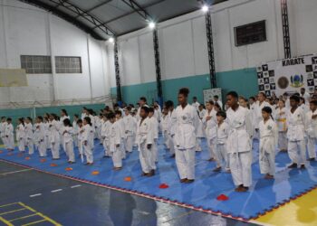 Cerimônia de troca de faixas celebra avanço de atletas do karate em Jaguaré
