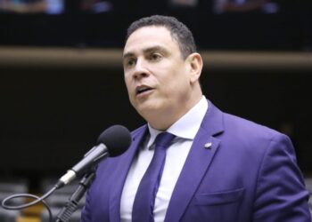APROVADO: Câmara aprova urgência ao projeto do deputado Da Vitória que proíbe cobrança pela mala de mão