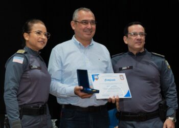 Prefeito Marcus Batista recebe Medalha Guardião do Norte da Polícia Militar