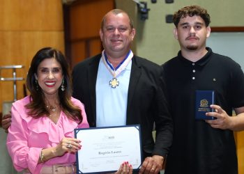 Vice-prefeito Rogério Lauret recebe Comenda Dário Martinelli na Assembleia Legislativa