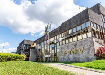 Prefeitura de Vitória antecipa pagamento do 13º salário e vai injetar quase R$ 100 milhões na economia