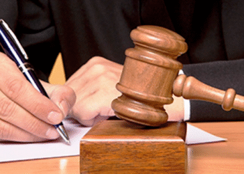 Justiça determina remoção de postagens ofensivas contra prefeito de Conceição da Barra