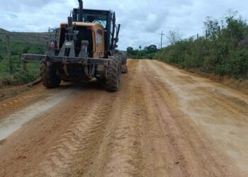 Patrolamento de estradas em Barra de São Francisco segue o cronograma estabelecido