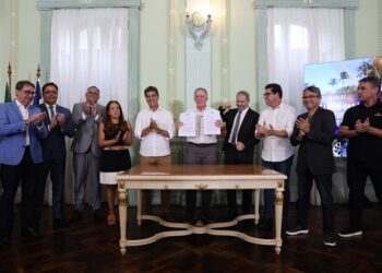Casagrande sanciona Leis de Carreira e Estatuto da Polícia Científica e viabiliza novo concurso no ES