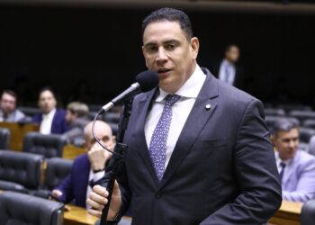 Deputado Da Vitória critica projeto que prevê vistoria obrigatória para carros com mais de 5 anos