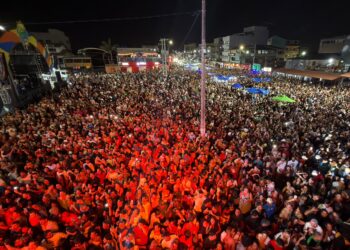 Multidão e Alegria: Tony Salles arrasta mais de 100 mil pessoas em Guriri e antecipa o Carnaval