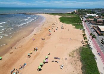 Praia do Barrote recebe campanha Praia Limpa neste domingo (25) na Serra