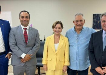 Prefeito Enivaldo dos Anjos e deputado Mazinho dos Anjos tratam da construção de novo Fórum em Barra de São Francisco no TJ-ES