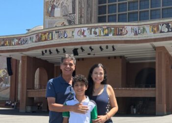 Ricardo Ferraço visita o Santuário de Aparecida com a família durante o Carnaval