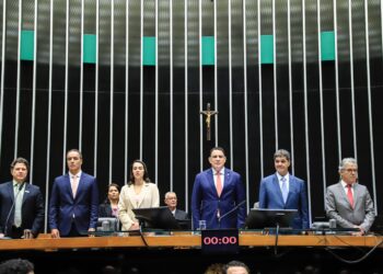 Ricardo Ferraço é homenageado em sessão solene da Câmara dos Deputados