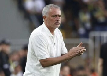 Mourinho faz alerta ao Benfica para reencontro com Real Madrid: ‘Um rei ferido é perigoso’