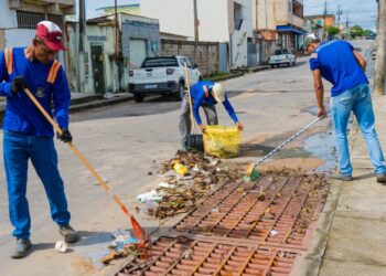 Equipes de limpeza age rápido em Linhares e rotina já está restabelecida após fortes chuvas