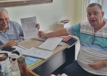 Enivaldo dos Anjos assina ordem de serviço para retomada das obras de creche em Barra de São Francisco