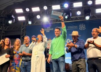 Deputado Da Vitória recebe título de Cidadão Pontobelense