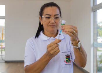 Combate a Dengue: Linhares vacina profissionais de saúde, crianças e adolescentes entre 10 a 14 anos