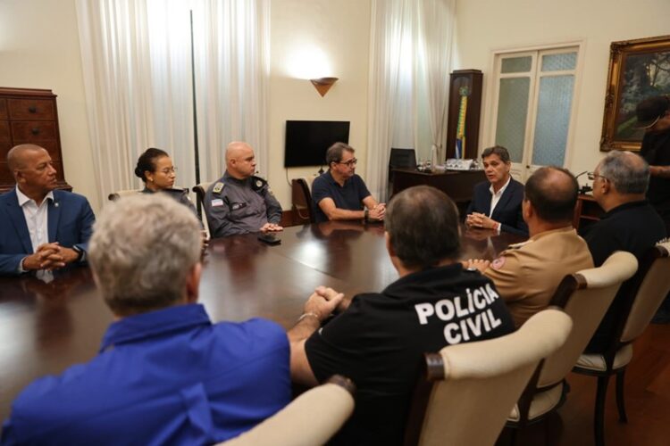 Ricardo Ferraço inicia governo priorizando Segurança, Saúde e Educação no primeiro dia de agenda
