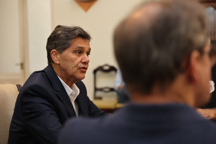 Ricardo Ferraço inicia governo priorizando Segurança, Saúde e Educação no primeiro dia de agenda