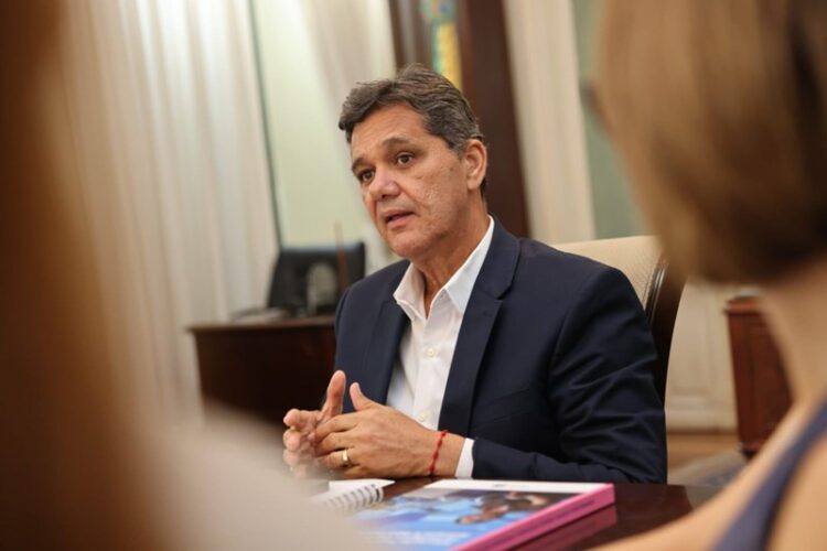 Ricardo Ferraço inicia governo priorizando Segurança, Saúde e Educação no primeiro dia de agenda