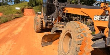 Vila Valério intensifica recuperação de estradas rurais para atender produtores antes da safra do conilon