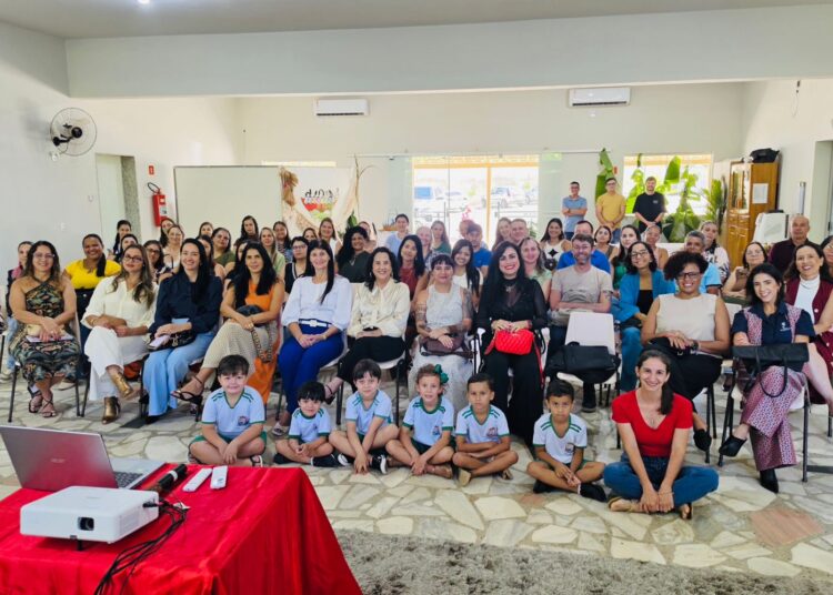 Secretaria de Educação promove formação sobre relações étnico-raciais em Vila Valério