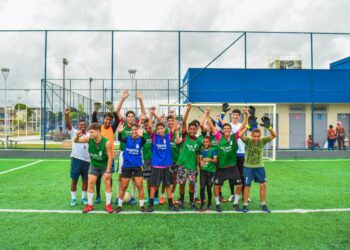Projeto Campeões do Futuro beneficia 1 mil crianças em Linhares com entrega de materiais esportivos