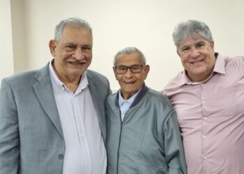 Enivaldo dos Anjos decreta luto oficial de três dias pela morte do professor Adão Simões da Silva
