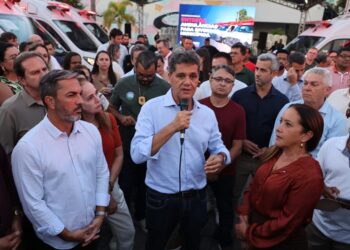 Com investimento de R$ 23,6 milhões, Estado moderniza frota e entrega ambulâncias a 65 municípios