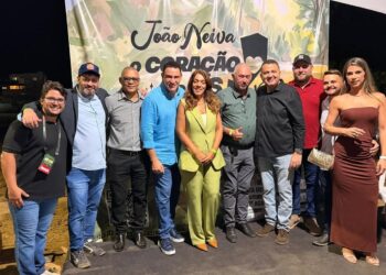 Deputado Da Vitória e amigos participam dos festejos de 38 anos do município de João Neiva