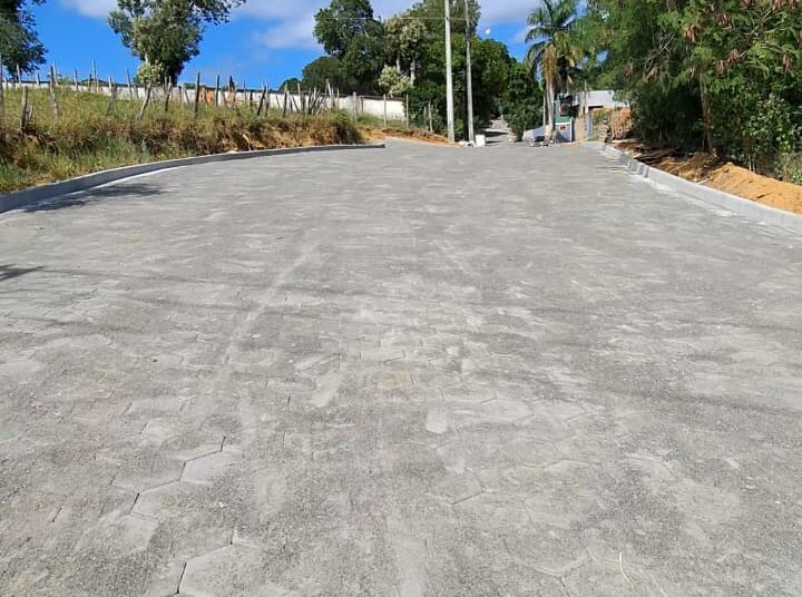 Rua do Cemitério São Marcos recebe calçamento no bairro Municipal I em Nova Venécia