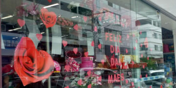Dia das Mães aquece o comércio e Procon de Linhares reforça alerta ao consumidor