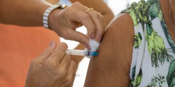 Linhares faz vacinação noturna contra gripe em quatro unidades de saúde até esta sexta (29)