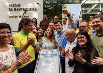 Arnaldinho e Ferraço inauguram Parque Natural Morro da Manteigueira em Vila Velha