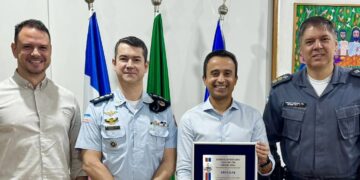 Prefeito Lucas Scaramussa é homenageado com comenda “Amigo da PM” pela Polícia Militar do ES