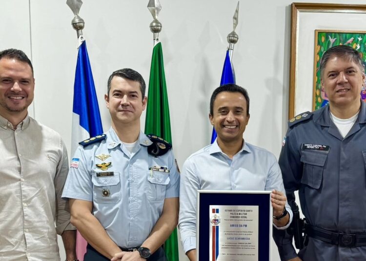 Prefeito Lucas Scaramussa é homenageado com comenda “Amigo da PM” pela Polícia Militar do ES