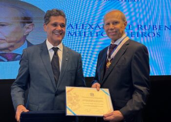Governador entrega Comenda da Ordem do Mérito Jerônymo Monteiro ao pastor Alexandre Ruben Milito Gueiros
