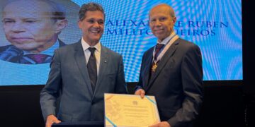 Governador entrega Comenda da Ordem do Mérito Jerônymo Monteiro ao pastor Alexandre Ruben Milito Gueiros