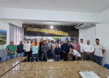 Prefeitura de Nova Venécia articula força-tarefa para retirada de fios inativos e combate à poluição visual