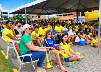 Arena Copa reúne centenas de pessoas e transforma praça em Jaguaré em ponto de encontro para torcedores
