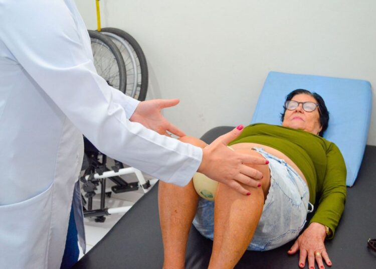 Centro de Fisioterapia em Linhares realiza o acompanhamento domiciliar de 94 pacientes