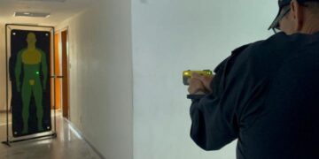 Agentes da Guarda Municipal de Vila Velha realizam nesta terça-feira treinamento com armas Taser 10