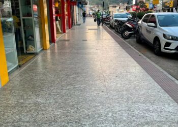Enivaldo dos Anjos assina ordem de serviço para continuidade do Calçadão no Centro de Barra de São Francisco