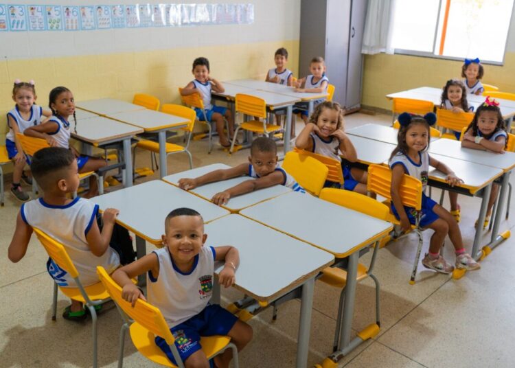Com carinho e acolhimento, Linhares recebe 28,5 mil estudantes na volta às aulas e inicia o Projeto BusTech