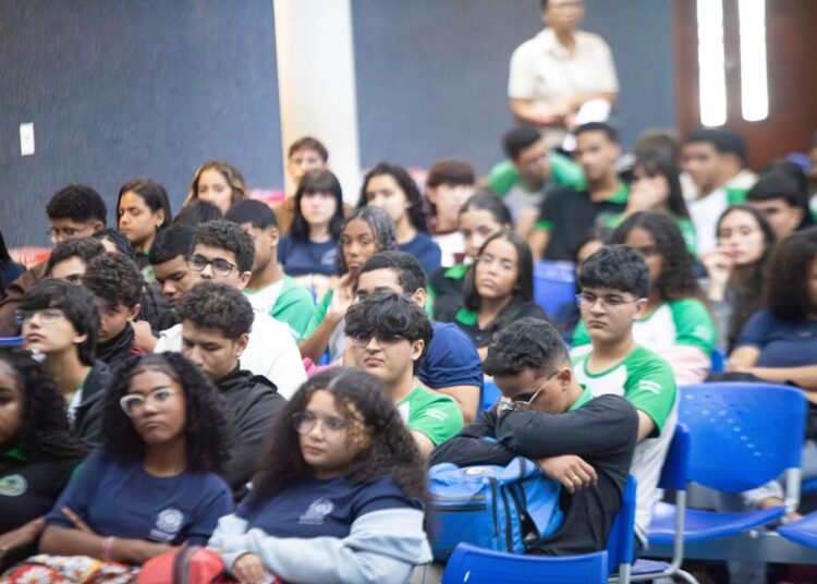 Conecta Jovem abre inscrições para orientar jovens de Linhares na escolha da carreira profissional