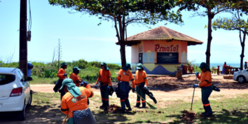 Serra mantém equipe exclusiva para limpar as praias