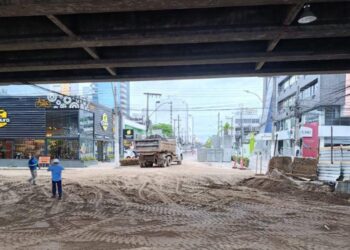 Trecho interditado da Avenida Champagnat será liberado até domingo pela Prefeitura de Vila Velha